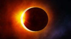 Delimično pomračenje Sunca i mlad Mesec u Lavu
