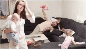 muž se ponaša kao dete